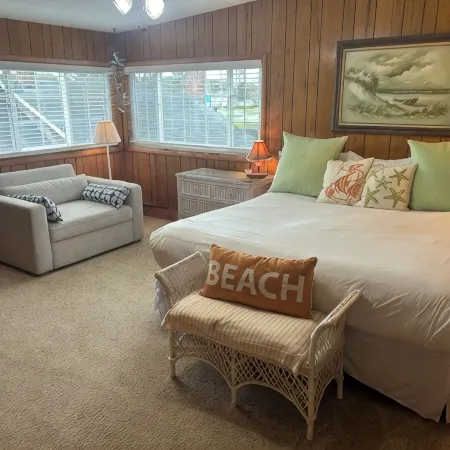 Charming Private Home - Walk to DT and the Beach!