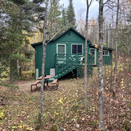 Cabin 2 'Waterfall' 2 BR, 5-6 pp, access to boats!