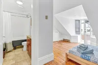 Historic Loft Best DT Location. Unit 3 5139 Hôtels à : 