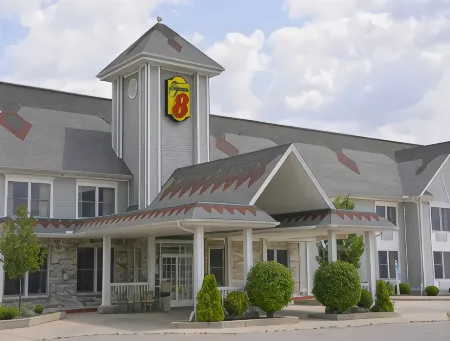 Super 8 by Wyndham Brooklyn