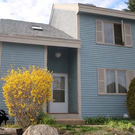 Large Family Townhome, AC, Great WiFi, Pool, Game Room, Grill, & Screened Porch