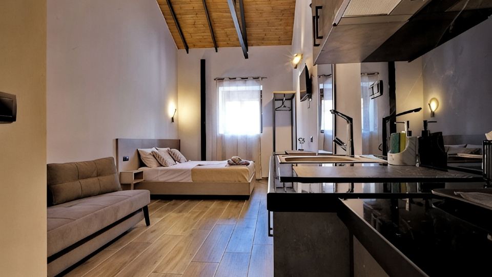 4 LEMONS LUXURY STUDIO 02
