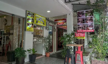 Highlanders Hotel