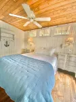 Cozy Clean Cottage on Clearwater - Homestays