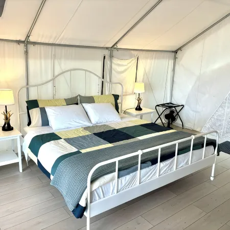Lakefront Glamping Tent w/ensuite bathroom, King Bed, Fabulous View, near Acadia