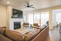 Spacious 5-bedroom townhome with WiFi and AC in Pleasant Washington- sleeps 17! - 4 ดาว