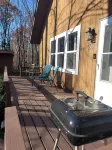Little house in the woods but only 5 minutes from town! - 3-Star