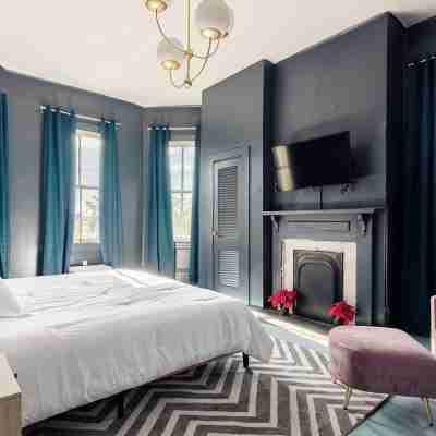 Savannah Stay with Style 3BR, Walk to Everything! Rooms