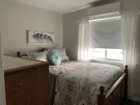 Fully appointed 2 bedroom carriage house in beautiful Penticton! Winter Rates! - Homestays