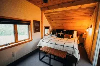 Cabin retreat nestled in the woods above Lake Superior. Close to GM AND Lutsen.