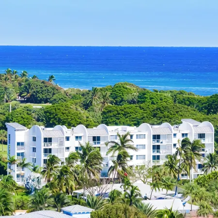 Modern 2BR/2BA with Balcony- Directly Across from the Beach