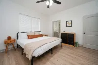 Charming 3-bedroom house in fabulous Brenham with WiFi, AC