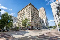 Optimum - Downtown Oasis! - Condos