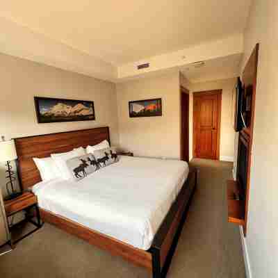 Relaxing Mountain Retreat, Corner Views, Sleeps 8 Rooms