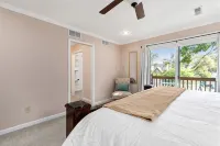 6 Br Family and Friends Retreat- Pool, Theatre, Walk to Notre Dame & Restaurants - 4-Star