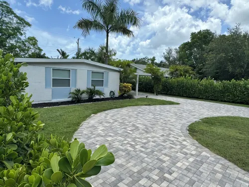 Styled, Clean & Close to the action! 1 Mile to 5th Ave, 3rd St S & Naples Beach! - Homestays