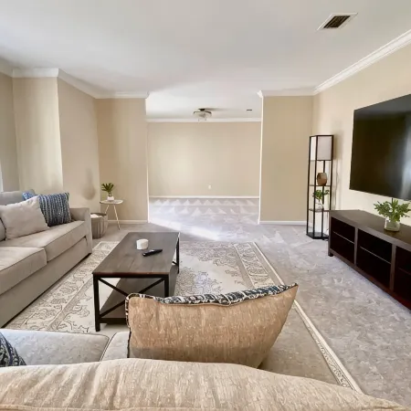 Spacious 5-bedroom, 3-bathroom house with pool table in delightful Rome