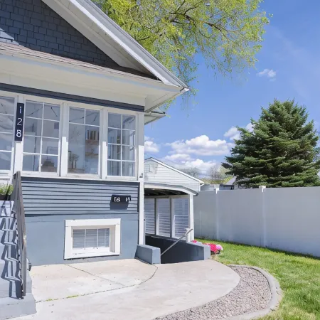 Our Little Villa! Near Freeway, ISU, & Hospital!