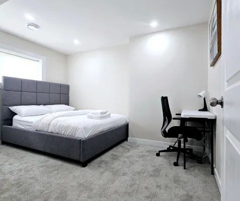 A Cozy Home away from Home located in the beautiful neighborhood of McConachie. - Bungalows