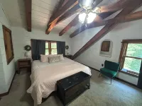 Outdoors Sleeps7 Family Getaway Fun Arcade - balcony