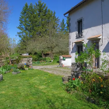 Renovated 1920s house, 15 minutes' walk from town center, quiet location.