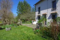 Renovated 1920s house, 15 minutes' walk from town center, quiet location. - 3 étoiles