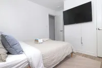 Luxury Modern Townhouse Six Minutes to the Falls - บังกะโล