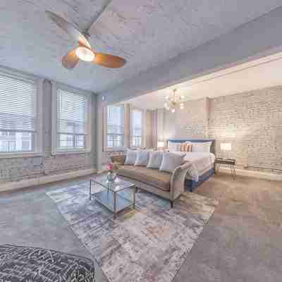Cincy_Stay_And_Play / K&Q Comfort + Walkable Gem Rooms