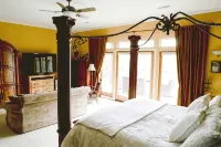 Waterfront Paradise Lodge: Private Dock, Pickleball, Volleyball, Fire Pit Nights - Jacuzzi