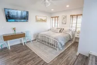 Cam Heights Hideaway w/ Full Kitchen & King Bed - 4-Star