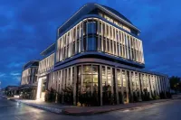 Four Hills Hotel - parking