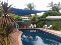 Sunrise Motel - Pools