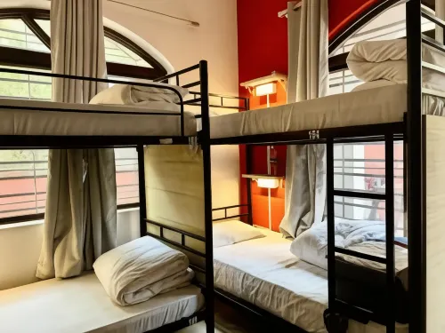 Hostel Lifespace- Twin Bungalow with Pods, Bunks, Private Rooms, CoWork & Cafe