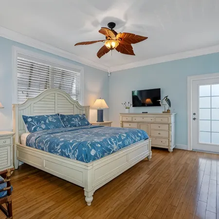 Big Luxury 6 bdrm, Pool, Spa, Bikes, Kayak, Reviews, Beach!
