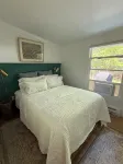 Junebug Cottage: peace, love and privacy a short walk to Woodstock village green - 4 stjerner