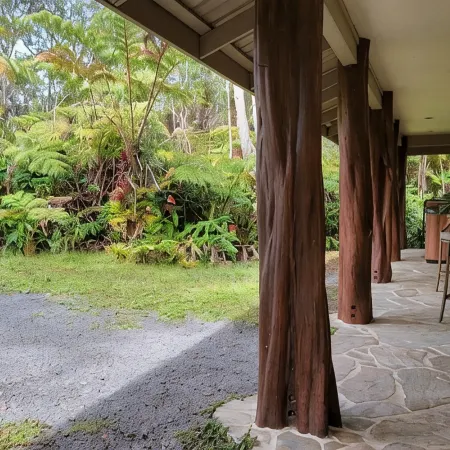 Rainforest Retreat w/Outdoor Fireplace & Hot Tub
