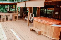 "Our Life" Creekside, Trout Fishing, Fire Pit, Hot Tub, WiFi and More... - 3-Star