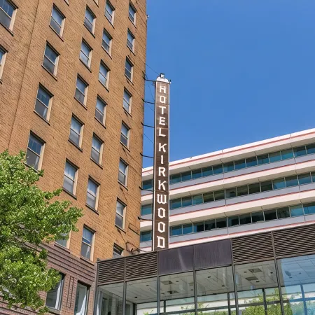 Spacious 2Br 2BA with Parking, Gorgeous Skyline View, and Direct Skywalk Access!