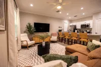 Charming 3/2 townhome in Tampa Heights - walk to Armature Works/Tampa Riverwalk - Bungalows