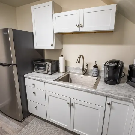 Totally Remodeled Cozy Apartment. 2.5 miles to Delaware Turf!