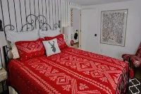 Hidden Gem! Swiss Cottage Ski Chalet - Hytter