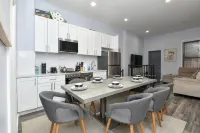 Times Square Stylish 5-Bedroom, 3-Bath Chic Duplex Apartment - Bungalows