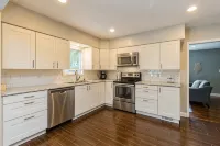 Modern 3-Bed,2-Bath Retreat - Butik
