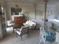 A rare combination of central location convenience & private island seclusion - Apartments