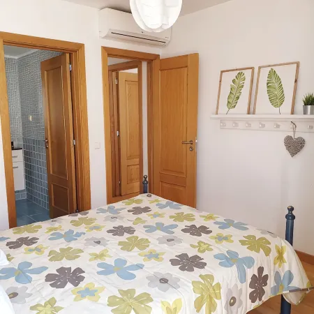 Modern 2 bedroom Duplex apartment next to Cabanas de Tavira Beach Free Wi-Fi