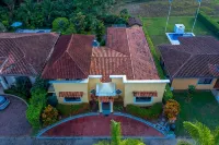 Casa Famosa - Large Family Home with Private Pool