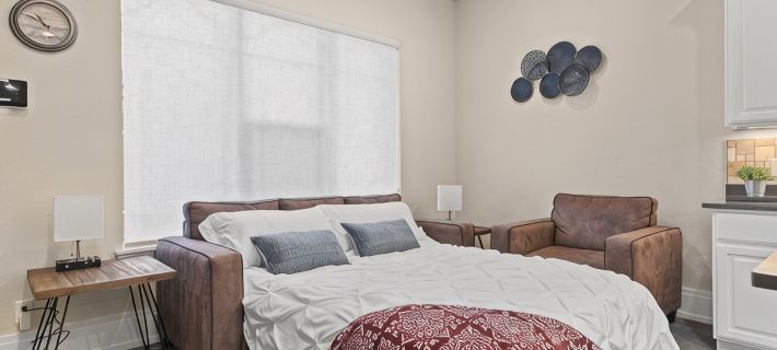 Work Here!! King Bed, 400+ Mbps WiFi, BYU Hotels in Provo
