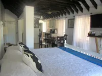 Private and Dreamy.....Balcony, Wine, Sunset,  Upstairs with its own entrance! Hotels in Sandys