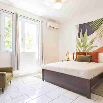 Family Stay 4 min to Beach: Grill, Crib & Parking Rooms