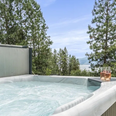 Okanagan Lakeview Oasis, 2 Bed, 2 Bath, Sleeps 6